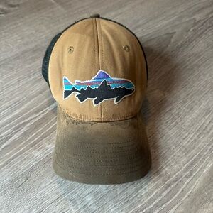 Patagonia Men’s Fitz Roy Trout Trucker Snap Hat